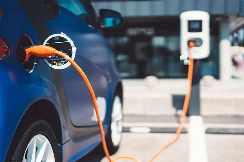 Europa: Crescita delle Auto Elettriche, l'Italia Rischia di Rimane indietro
