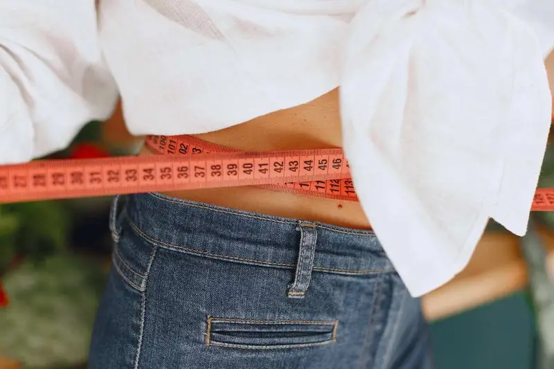 BMI o girovita: la verità sul grasso addominale e il rischio di mortalità