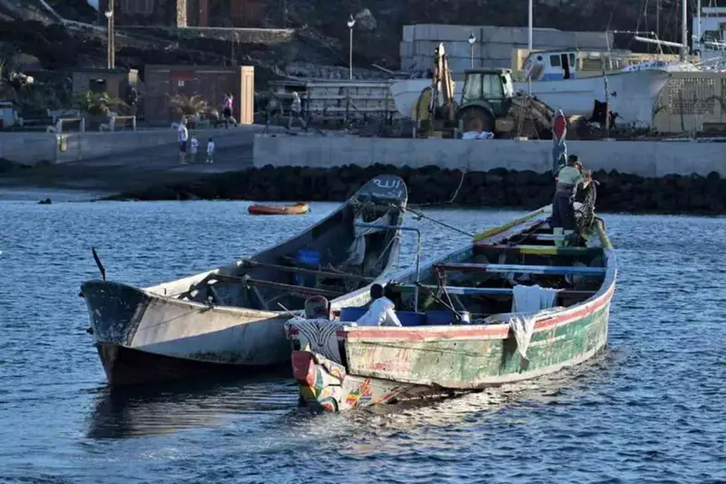 Tragedia in Mare: Imbarcazione alla Deriva, Decine di Migranti Scomparsi o Morti