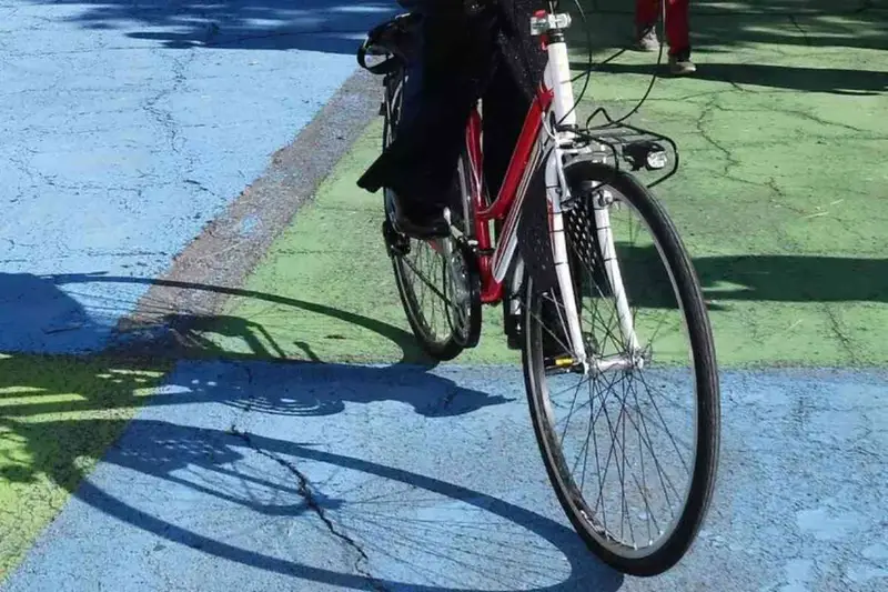 Morto ciclista dopo investimento da furgone sulla SS54