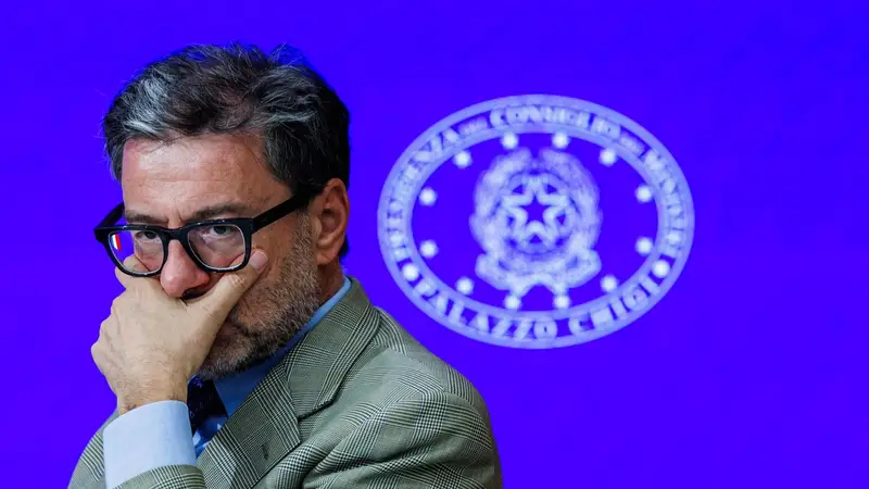 Giorgetti a Bruxelles: ‘Bollo coperto da fondi nazionali’, allarme rincari e competizione
