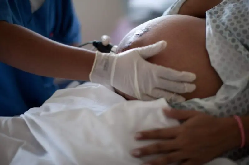 Asl di Salerno Fissa Ecografia a Mamma in Parto