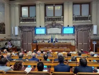 Spesa Pubblica per Sanità, Assistenza Sociale ed Enti Locali: 325 Miliardi nel 2024