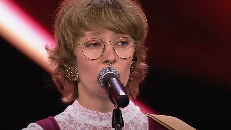 Angela Cotterle: l'anima da busker conquista X Factor con ‘Generale’