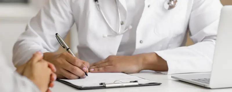 Rete di Certificazioni Mediche per Migranti: Indagine a Ravenna Svela Collegamenti Nazionali