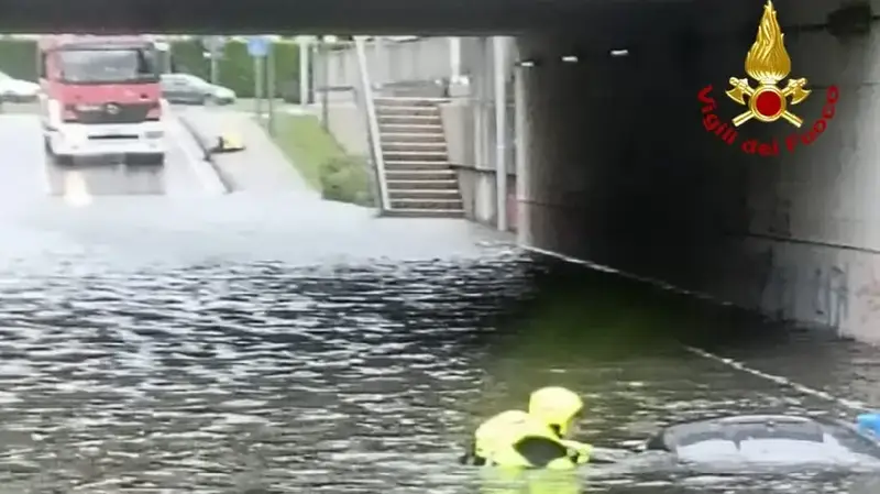 Anziana Annegata nel Sottopasso di Latisana: Tentativi Salvataggi Falliti