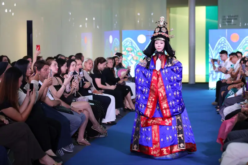 Milano Scopre l'Hanbok: Un Viaggio nella Storia e nell'Eleganza Coreana
