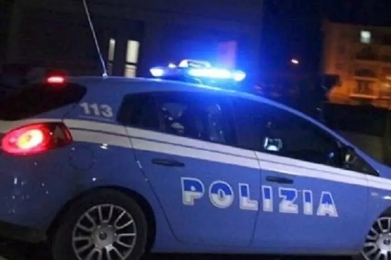 Milano: Investimento per fermare aggressione con coltello
