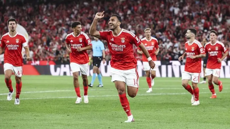 Benfica: Silva Rimodella, Possesso Palla e Attacco negli Ultimi Minuti