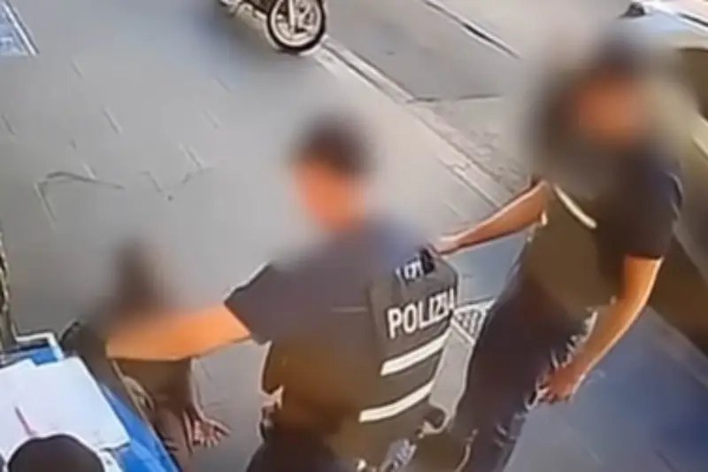 Roma: Aggressione a Poliziotti Durante Arresto – L'Aggressore Rilasciato