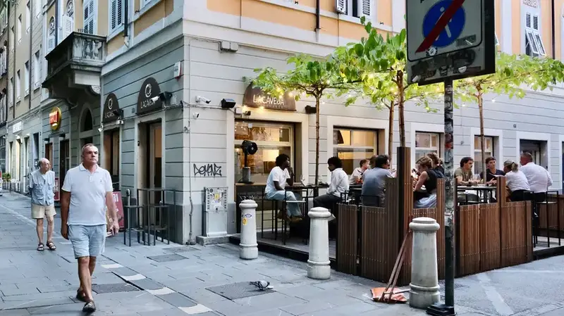Tentativo di Furto a Trieste: Arresto e Fuga dei Ladri da 'La Caveja'