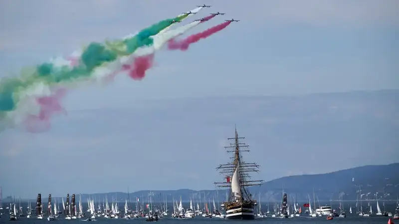 Barcolana Trieste: L'Amerigo Vespucci Torna a Regattare, un Trionfo della Vela