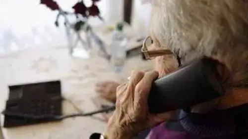 Truffa Telefonica Sventata: Figlia Contatta il 112 per Salvare Sua Madre