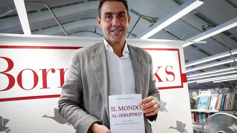 Vannacci al Seminario per Poliziotti: L'Opposizione Denuncia un 'Interrogatorio Necessario'