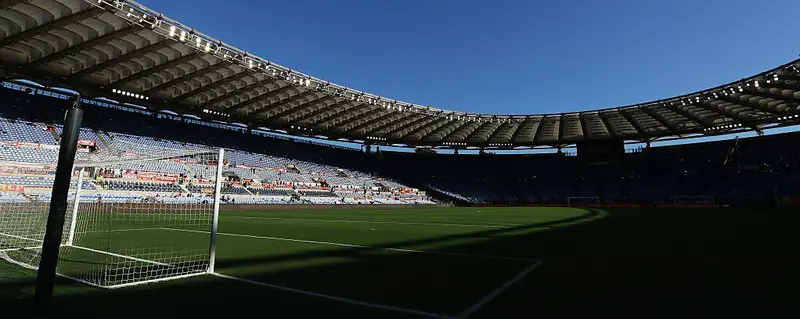 Calcio: Un Mese di Partite, un'Abuffata di Pallone