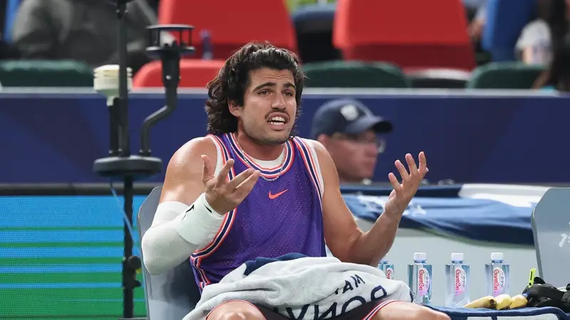 Alcaraz ko a Shanghai: frustrazione e palline criticate