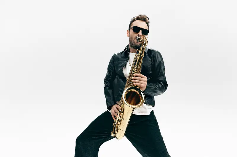 Cremonini Rinasce a Londra: 'Amateur' e la Rottura con il Passato