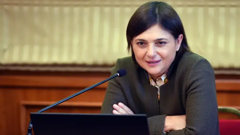 Disservizi Postali a Udine: Serracchiani Invoca Intervento del Governo