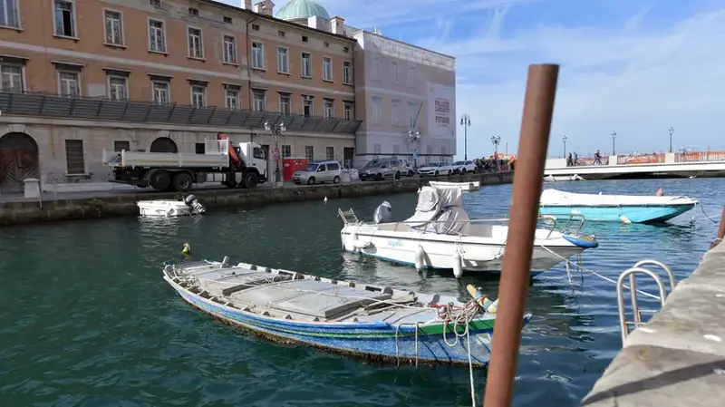 Trieste: Piano per Valorizzare il Canal Grande con Rimozione di Barche e Pali