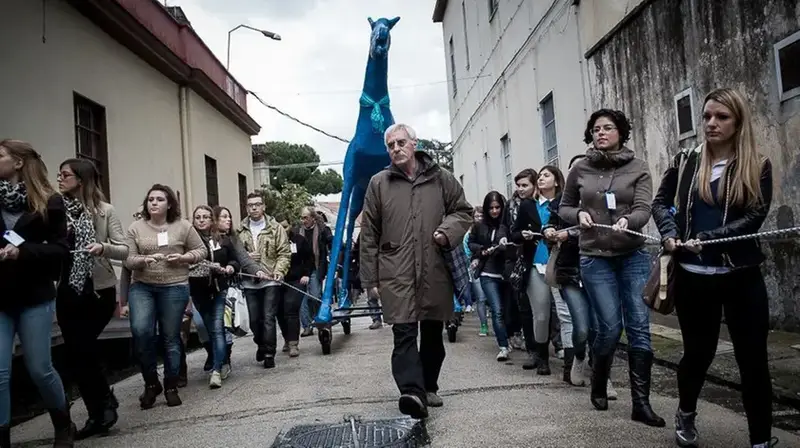 Dell’Acqua pubblica un'autobiografia obliqua: il cavallo blu come strumento di riflessione