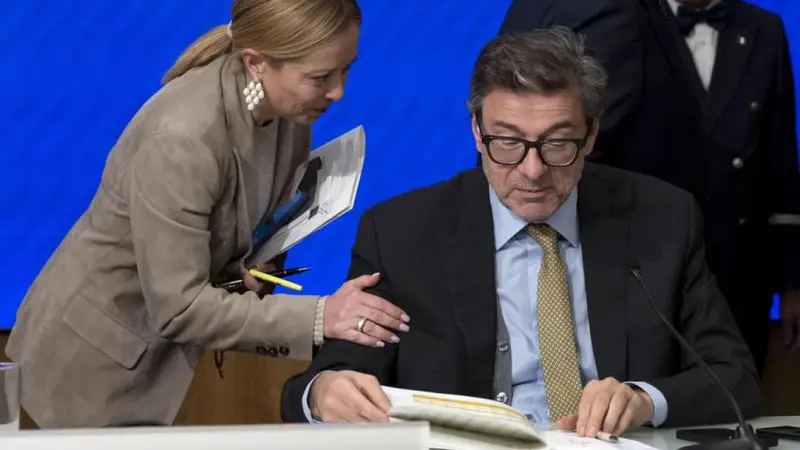 Governo Annuncia Manovra da 23,5 Miliardi con Contributi da Banche e Assicurazioni