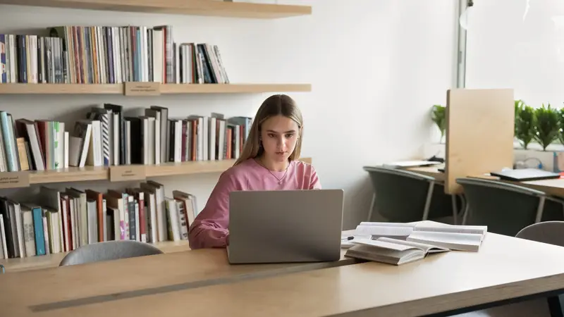 L'Intelligenza Artificiale Rimodella l'Ufficio: La Generazione Z Ridefinisce il Lavoro