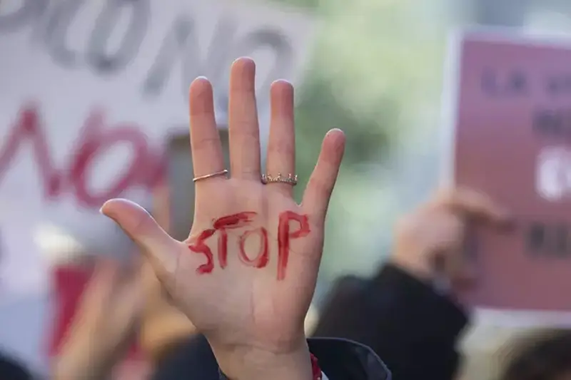 Sicurezza Urbana: La Paura al Buio è Diffusa tra le Donne in Italia