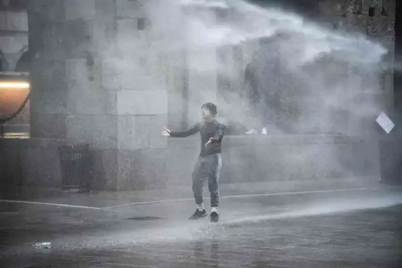 Piantedosi: Individuato il Presunto Capo del Movimento 17 Ottobre, Collegamenti con Ambienti Antagonisti