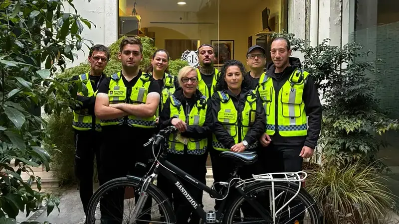 Pordenone: Gli Steward Urbani Iniziano il Presidio in Piazza per Prevenire Conflitti