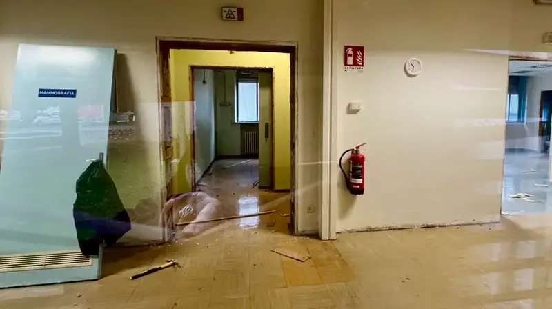 Ritardo Cantiere Radiologia Sacile: Servizio Interrotto per 63.000 Utenti