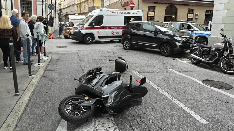 Scontro Scooter-Auto a Trieste: Traffico Paralizzato nel Centro