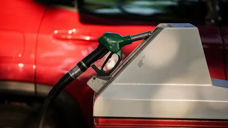 Europa Riconsidera il Divieto di Auto a Benzina e Diesel del 2035