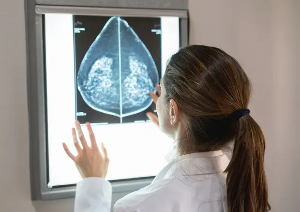 Tumore al Seno: Solo il 40% delle Pazienti Italiane Si Sente Informato