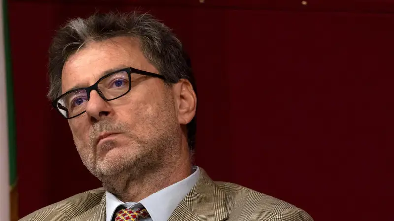 Consiglio dei Ministri Approva il Documento Programmatico di Finanza Pubblica: Previsioni Revisionate e Richiesta di Prudenza
